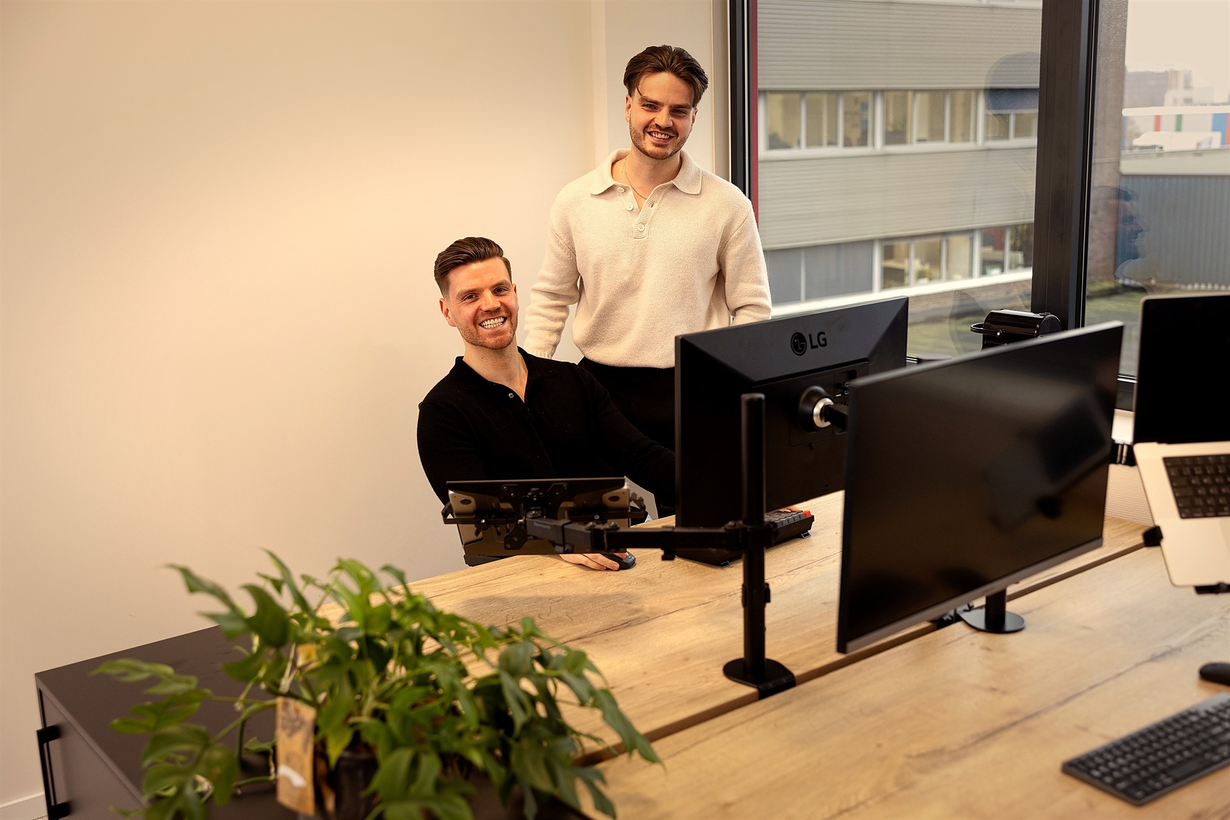 De founders van MediaBrix bij een opgeleverde website